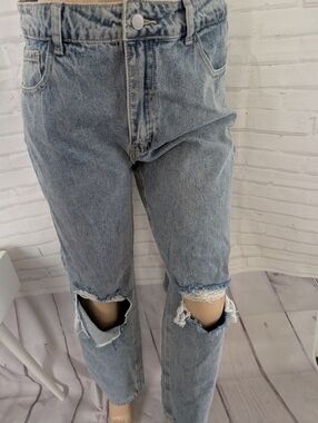 Shein Wash Distressed Knee Rip Jeans